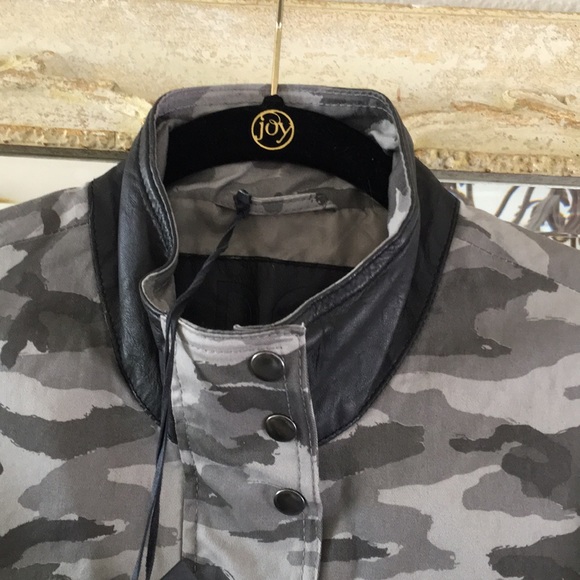 Brooke & Goldie jacket. NWT. Canvas body. Leather trim. Black/gray camo print. S - Picture 2 of 6